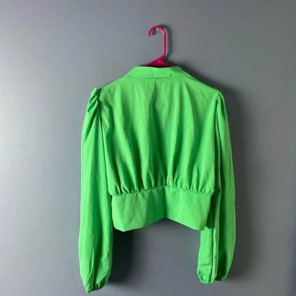 Mundefeis Green Cropped buttoned puff sleeve blouse. Size Large - Picture 3 of 8